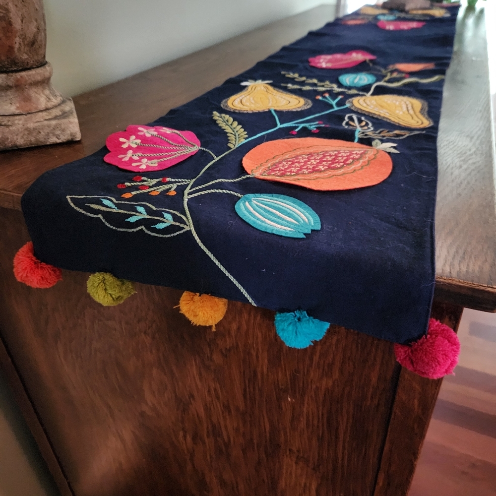 Pier 1 Imports Table Runner Applique Navy Multicolor Floral Cotton Home 13 x 72 - Picture 8 of 11